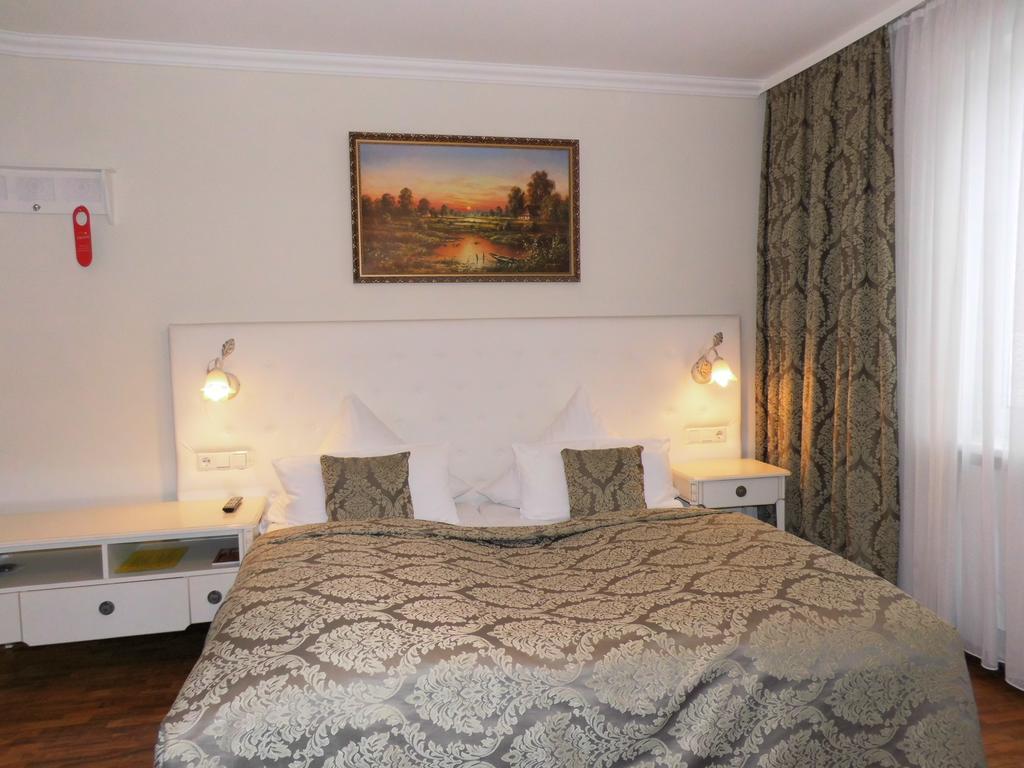 Aparthotel Guzulka & Restaurant Berlino Esterno foto