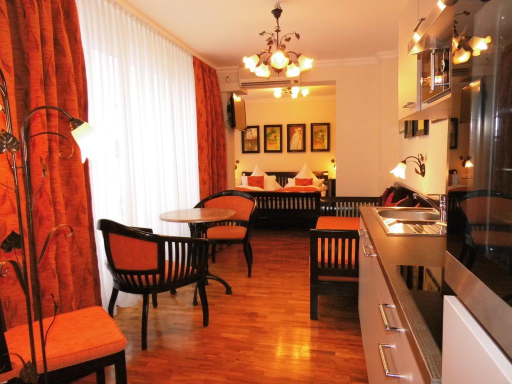 Aparthotel Guzulka & Restaurant Berlino Esterno foto