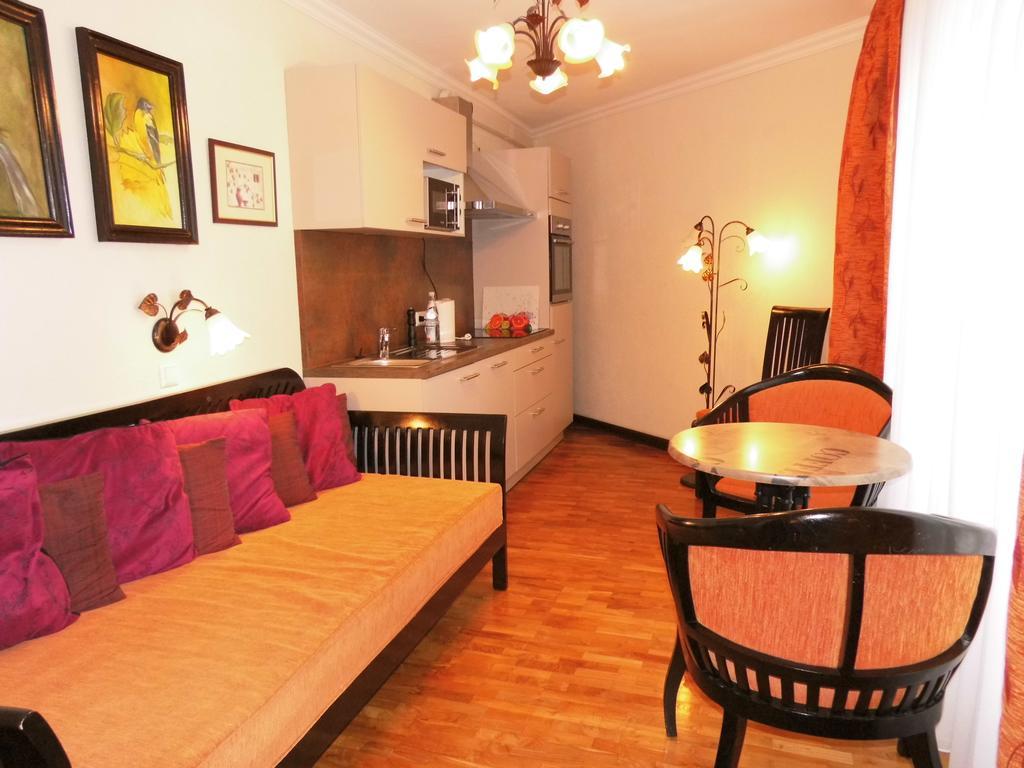 Aparthotel Guzulka & Restaurant Berlino Esterno foto