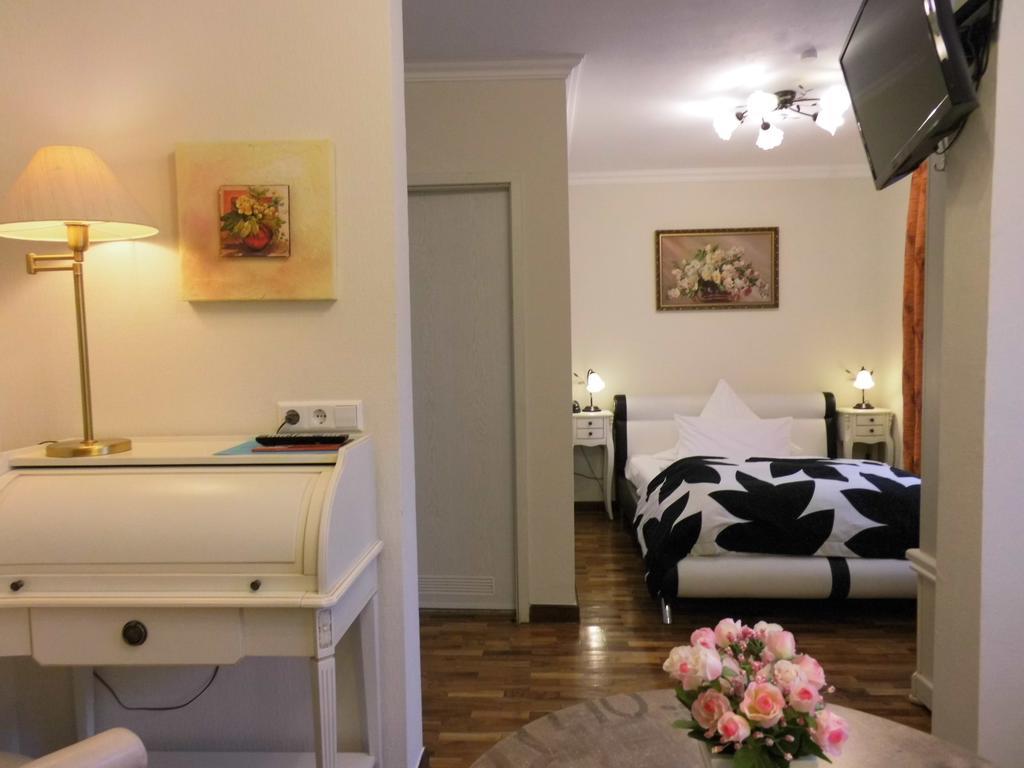 Aparthotel Guzulka & Restaurant Berlino Esterno foto