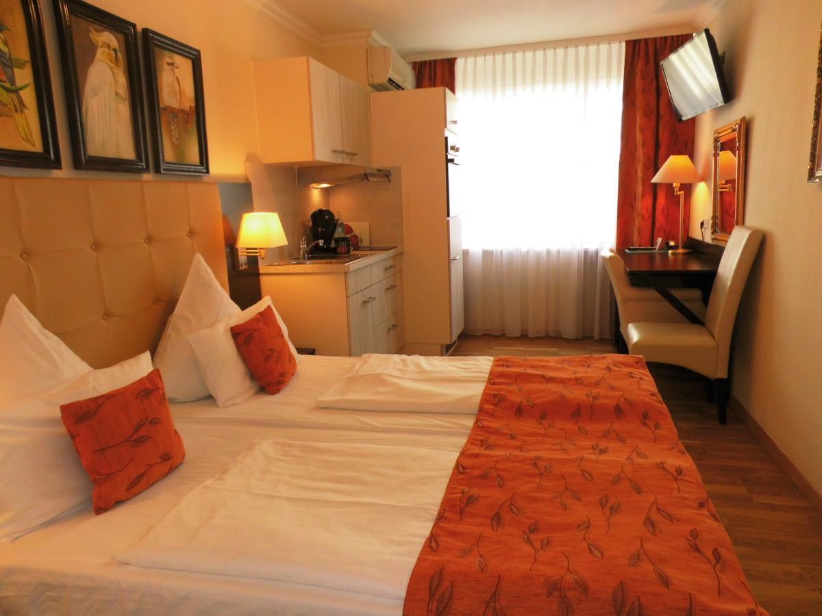 Aparthotel Guzulka & Restaurant Berlino Esterno foto